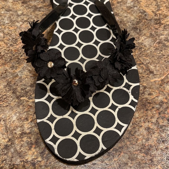 Summer Fun Flip Flops Black snd White with flowers - Picture 2 of 8